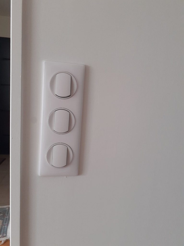 INTERUPTEUR TRIPLE appareillage électrique triple